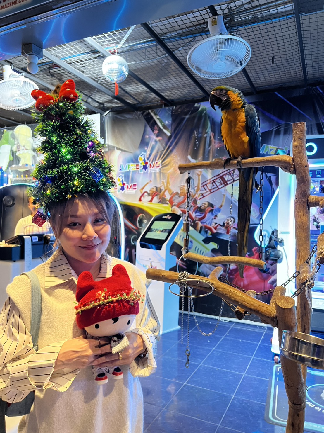 Interactive Photo Zone & Macaw Interaction