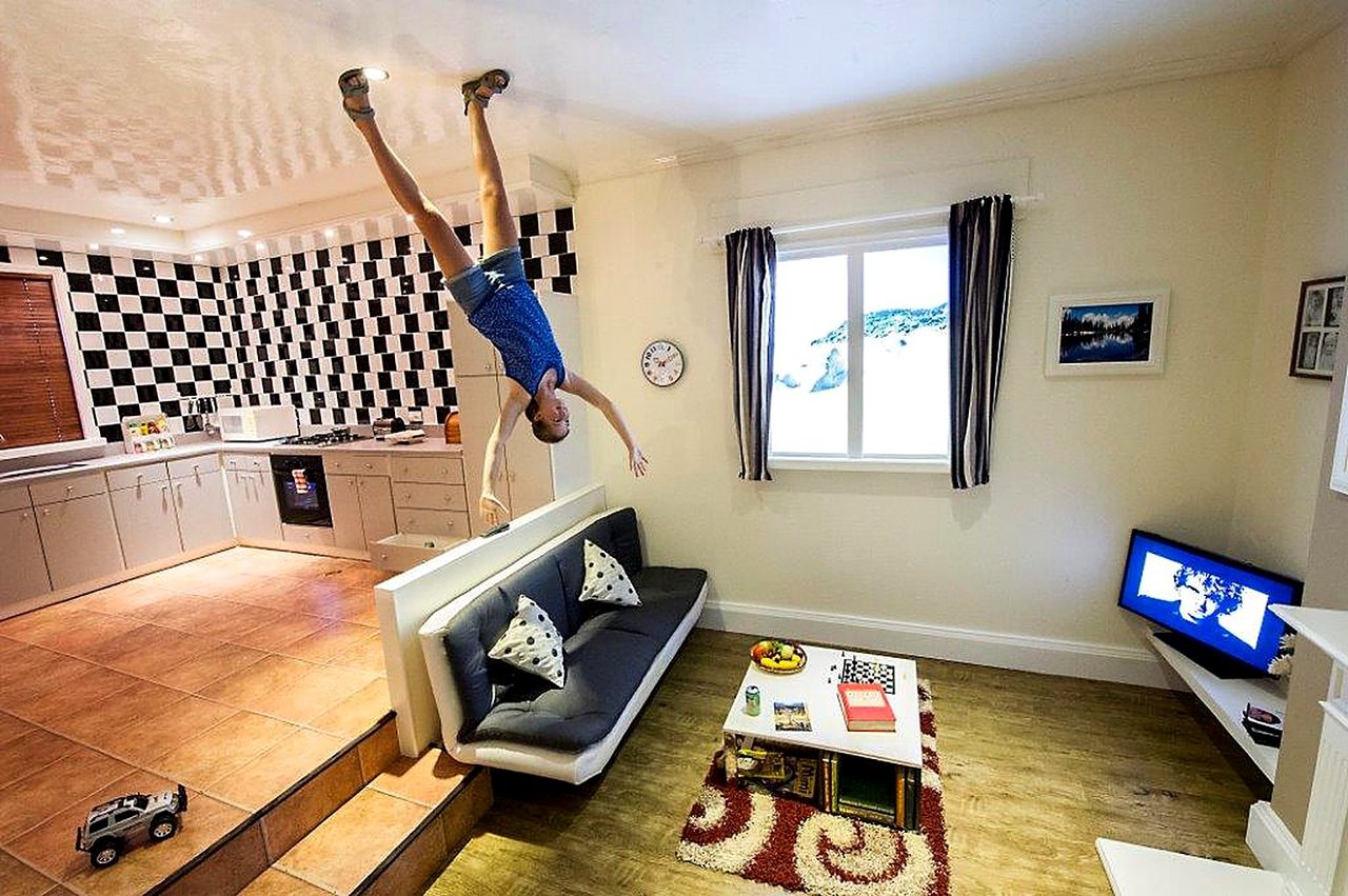 Anti-gravity room